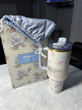 Stanley x LoveShackFancy Flowstate Quencher 40 oz Tumbler (Pastel Blue)